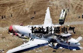 網(wǎng)友震驚：飛機(jī)也會遭雷擊么？氣象專家出來說話了